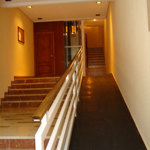 ASCENSOR INTERIOR CON RAMPA 1