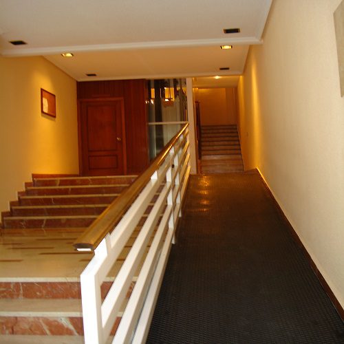 ASCENSOR INTERIOR CON RAMPA 1